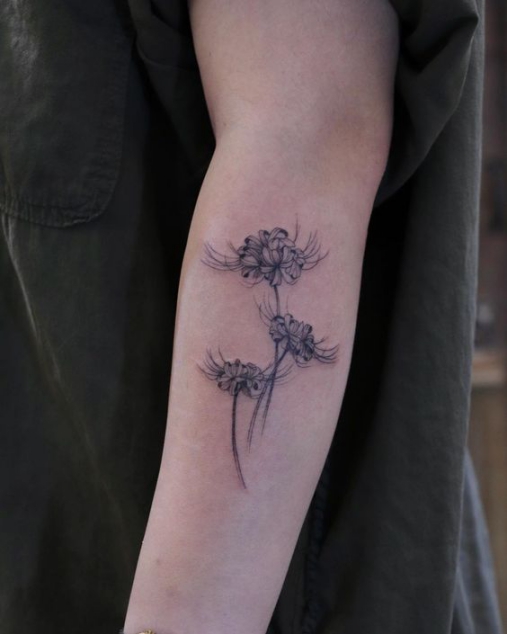 Hình xăm tattoo hoa bỉ ngạn ở tay đẹp nhất cho nam giới