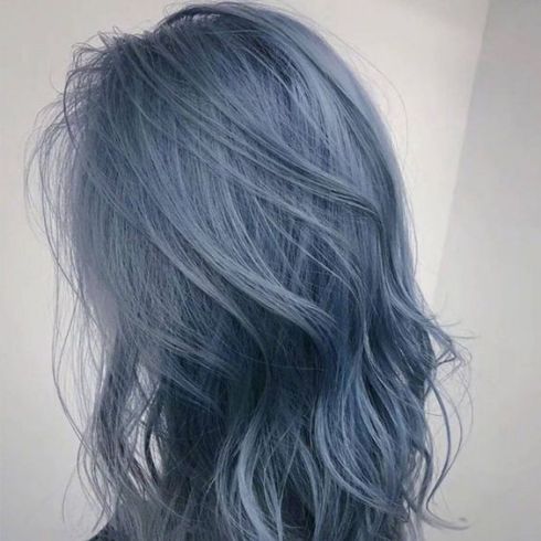 Hình ảnh nhuộm tóc màu xanh khói đẹp cuốn hút và sành điệu dành cho nam và nữ - Hình ảnh số 2