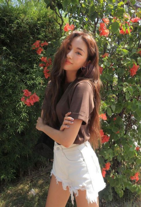 Hình ảnh tóc dài gợn sóng Hàn Quốc dễ thương xinh xắn cho nữ