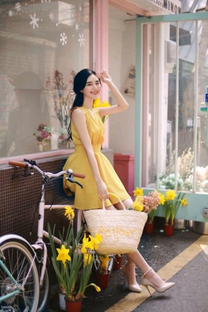 Xu hướng thời trang mẫu váy đầm xòe màu vàng đẹp