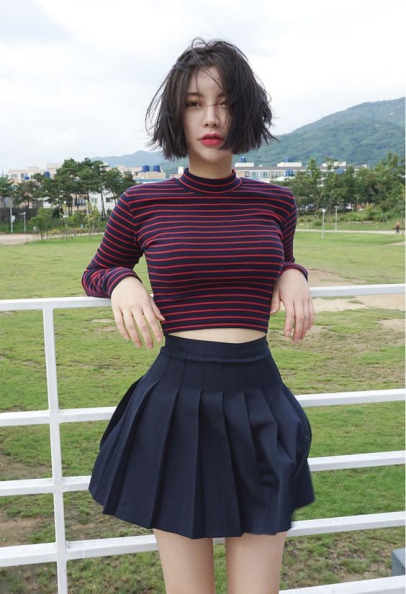 Cách mix đồ kết hợp chân váy xòe ngắn đẹp như sao Hàn Quốc - hình ảnh 1