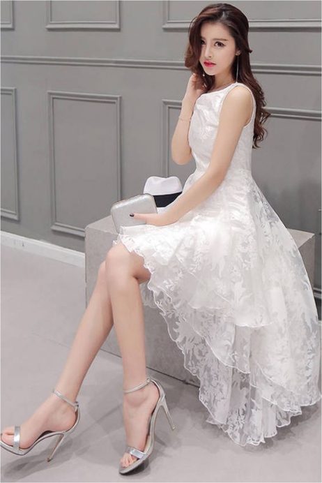 Bộ sưu tập mẫu váy đầm voan dự tiệc màu trắng tạo nét đẹp quý phái