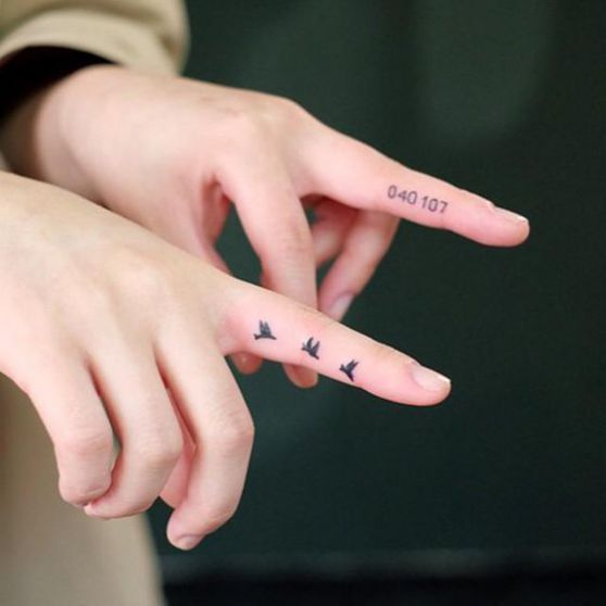 Các thiết kế hình xăm nhỏ dành cho nữ hàng đầu trên ngón tay - Ảnh 5