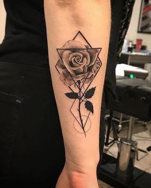 Hình xăm nghệ thuật tatoo mini bông hoa hồng đẹp nhất