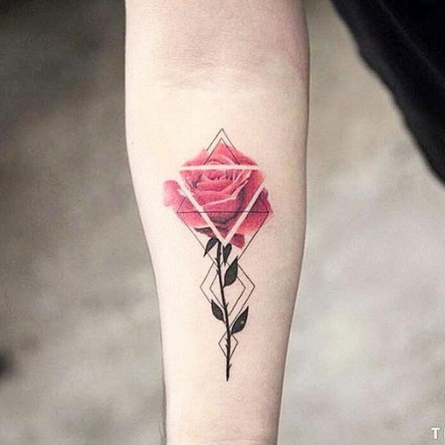 Hình ảnh xăm tattoo hoa hồng hình tam giác đẹp ý nghĩa nhất