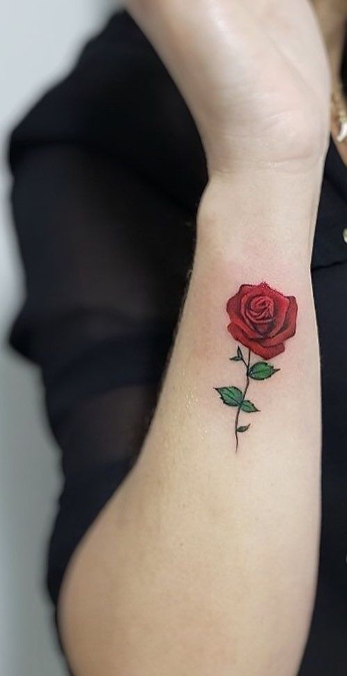 Nghệ thuật hình xăm hoa hồng ở tay đẹp cho nữ