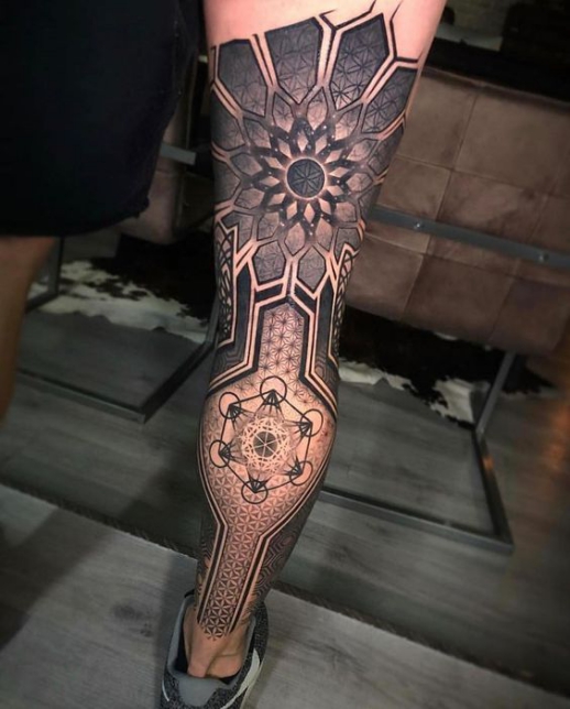 Chiêm ngưỡng những phong cách xăm tattoo hoa văn đẹp đến từng chi tiết ở bắp chân