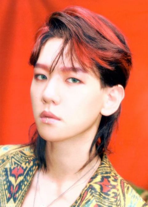 Tóc mullet của Baekhyun kết hợp màu nhuộm highlight cực kỳ độc đáo và nổi bật